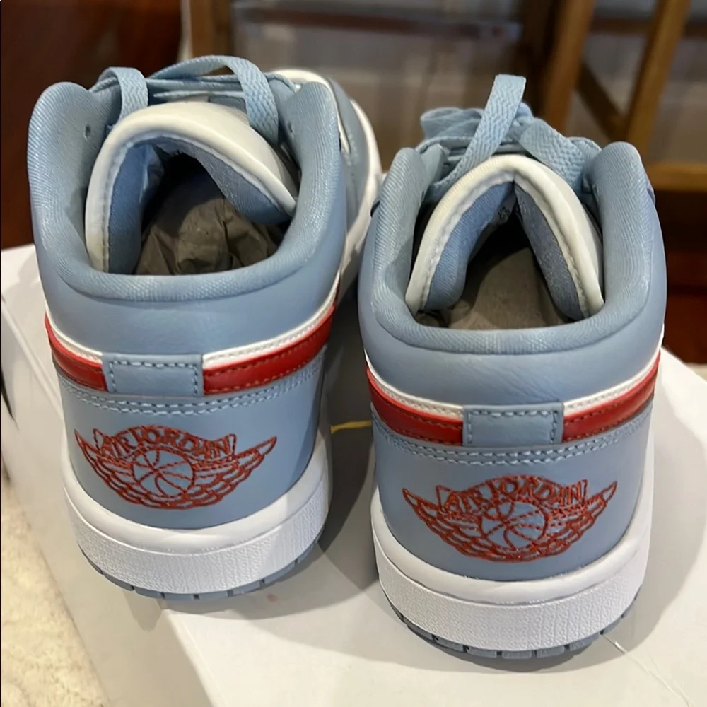 Nike Men's Blue and Red Sneakers - Picture 3 of 3